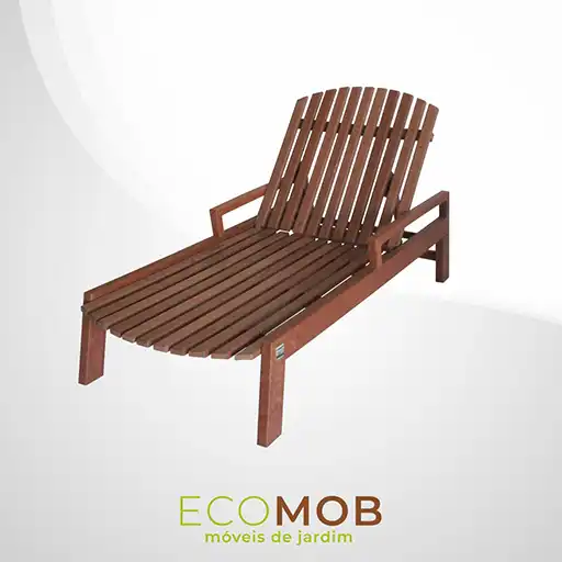 Conjunto completo de cadeiras de madeira