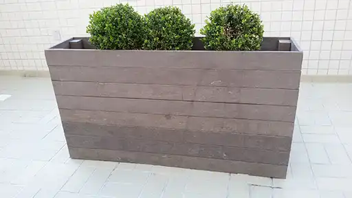 Onde adquirir floreira resistente